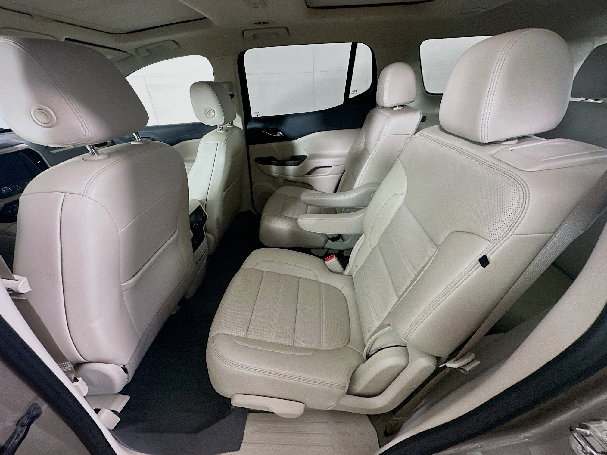 Used 2023 GMC Acadia Denali w/ Denali Ultimate Package FWD image 28