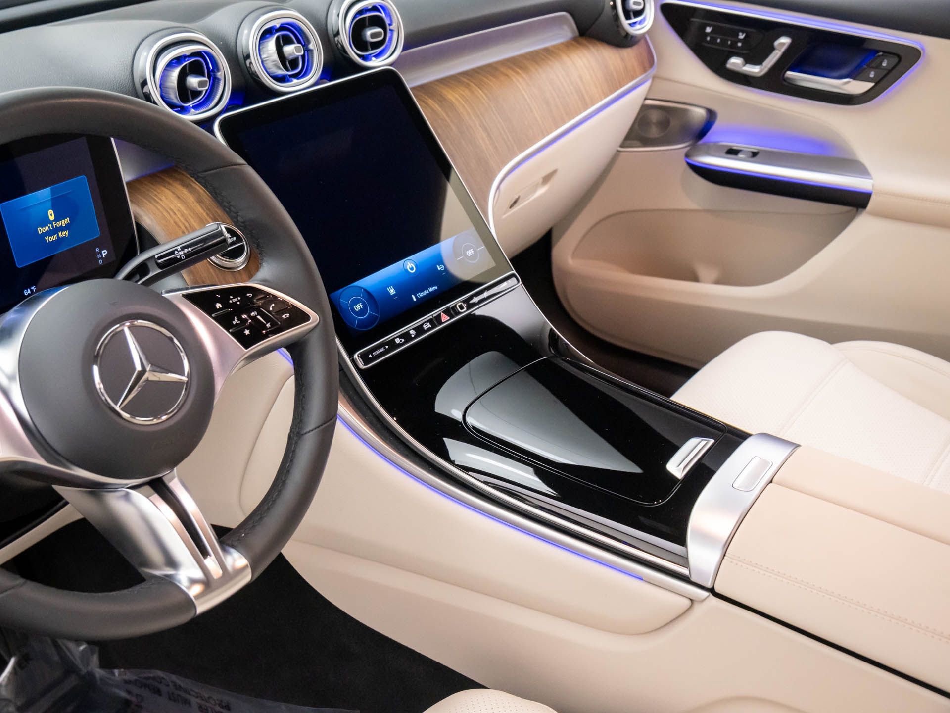 Used 2025 Mercedes-Benz GLC 350e 4MATIC image 12