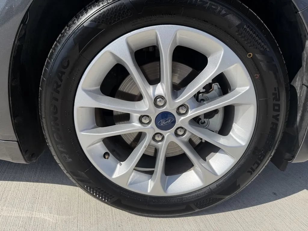 Used 2020 Ford Fusion SE FWD image 11