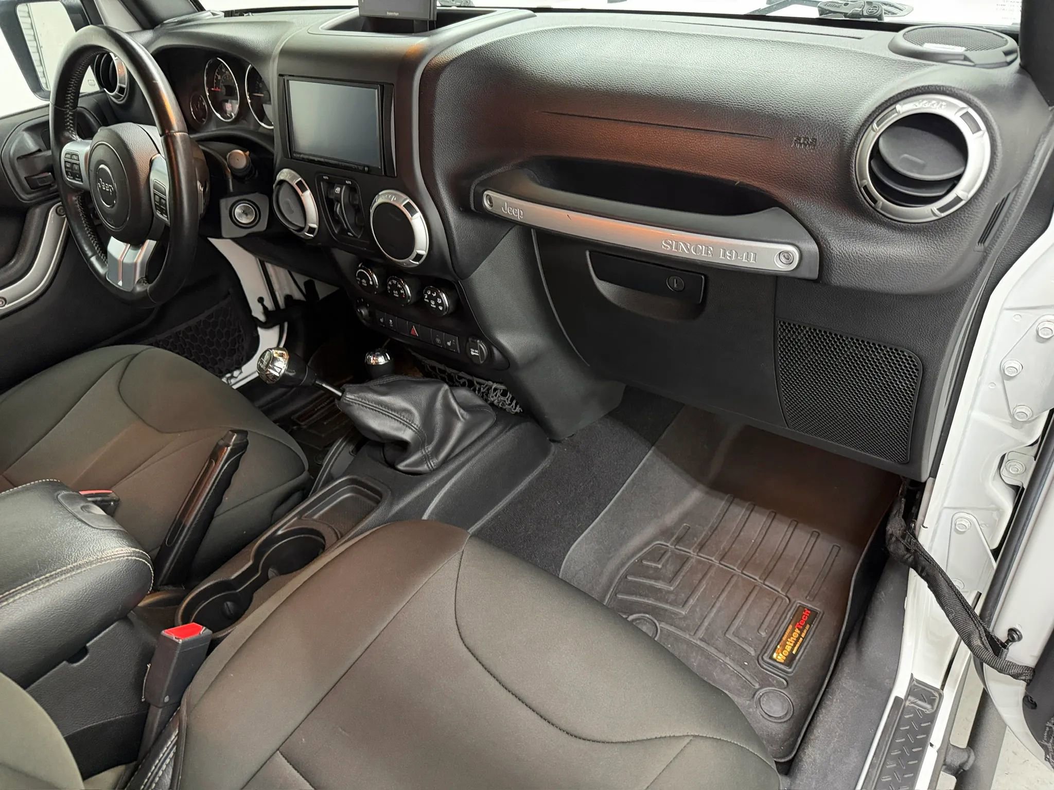 Used 2015 Jeep Wrangler Unlimited Rubicon AWD/4WD image 10