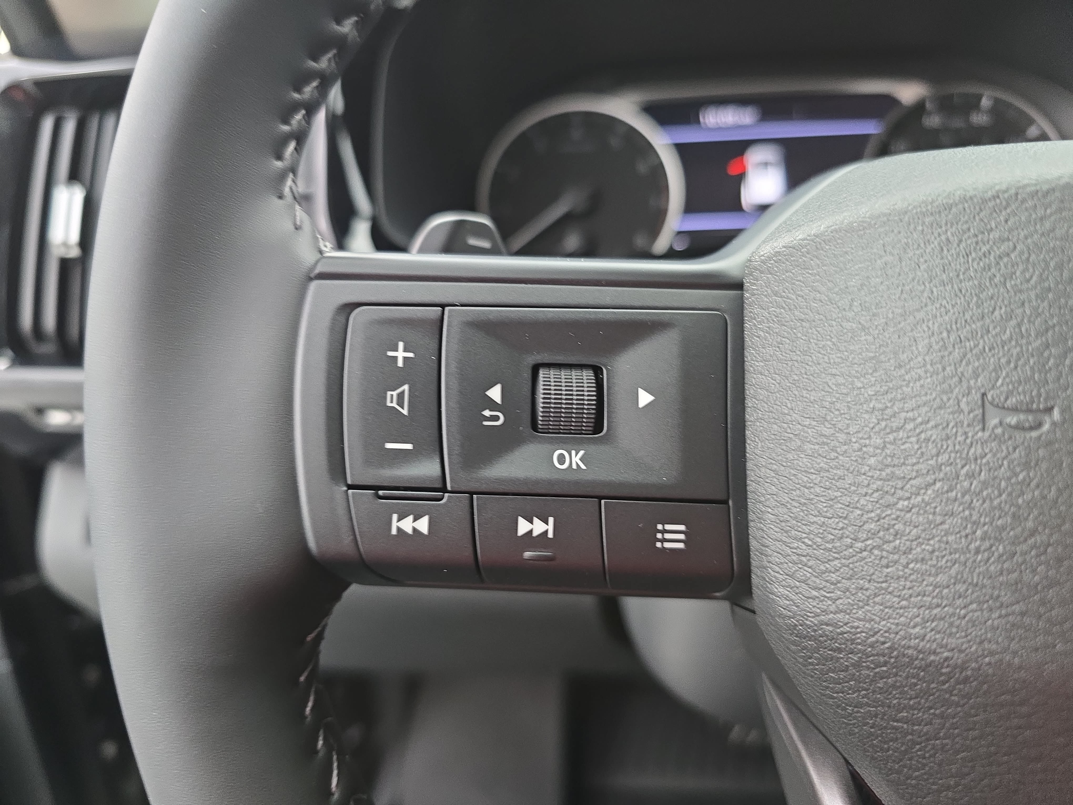 New 2026 Nissan Pathfinder SV AWD/4WD image 18