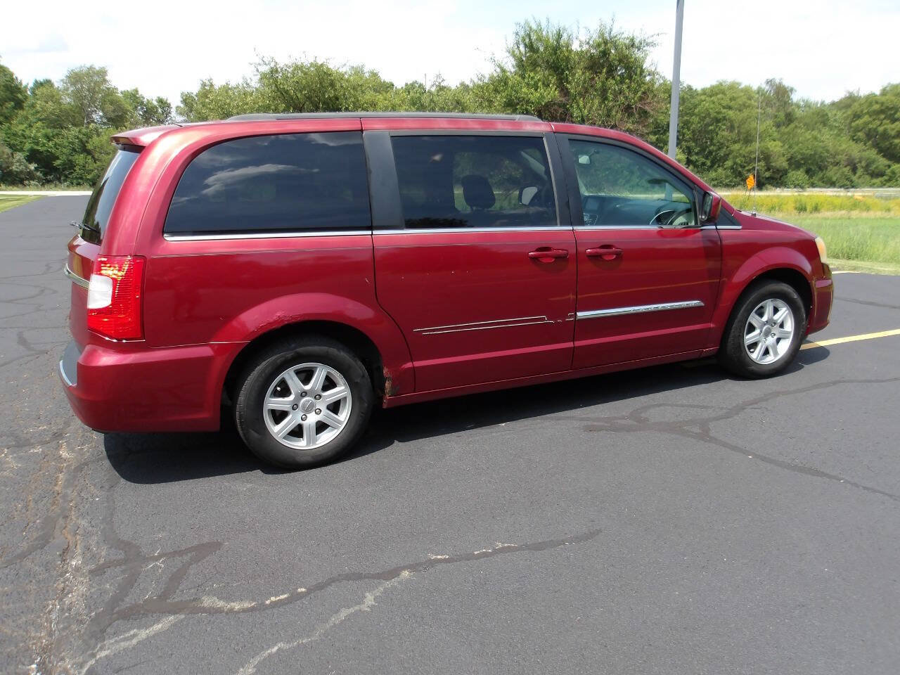 Used 2011 Chrysler Town & Country Touring FWD image 11