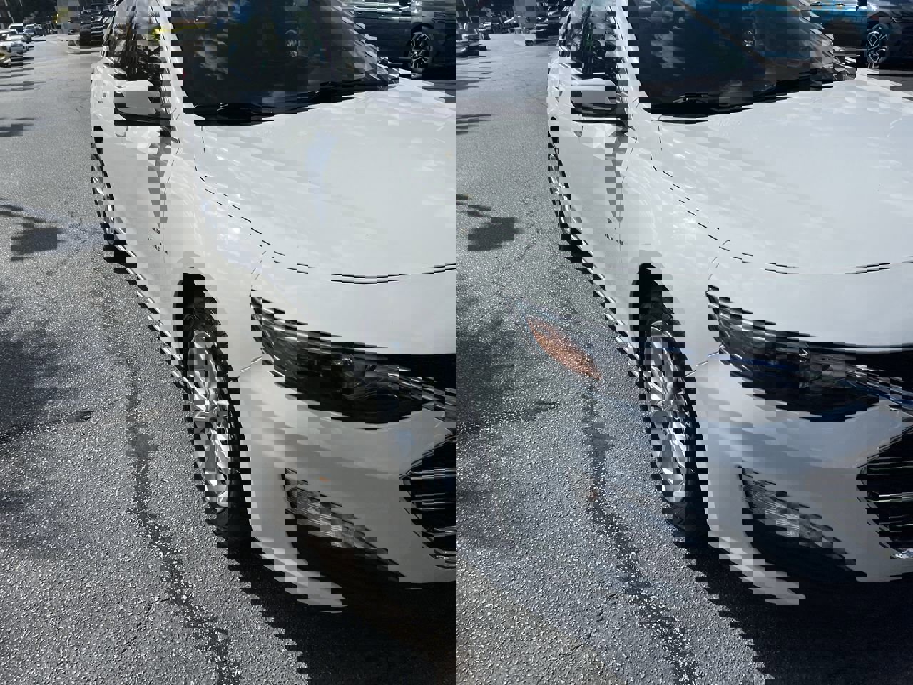 Used 2023 Chevrolet Malibu LT image 2