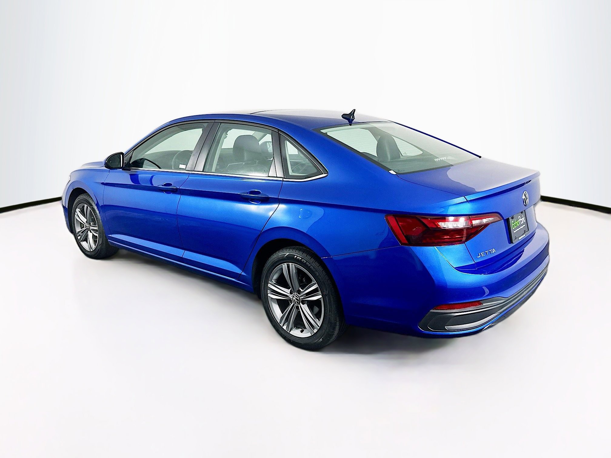 Used 2024 Volkswagen Jetta SE FWD image 5