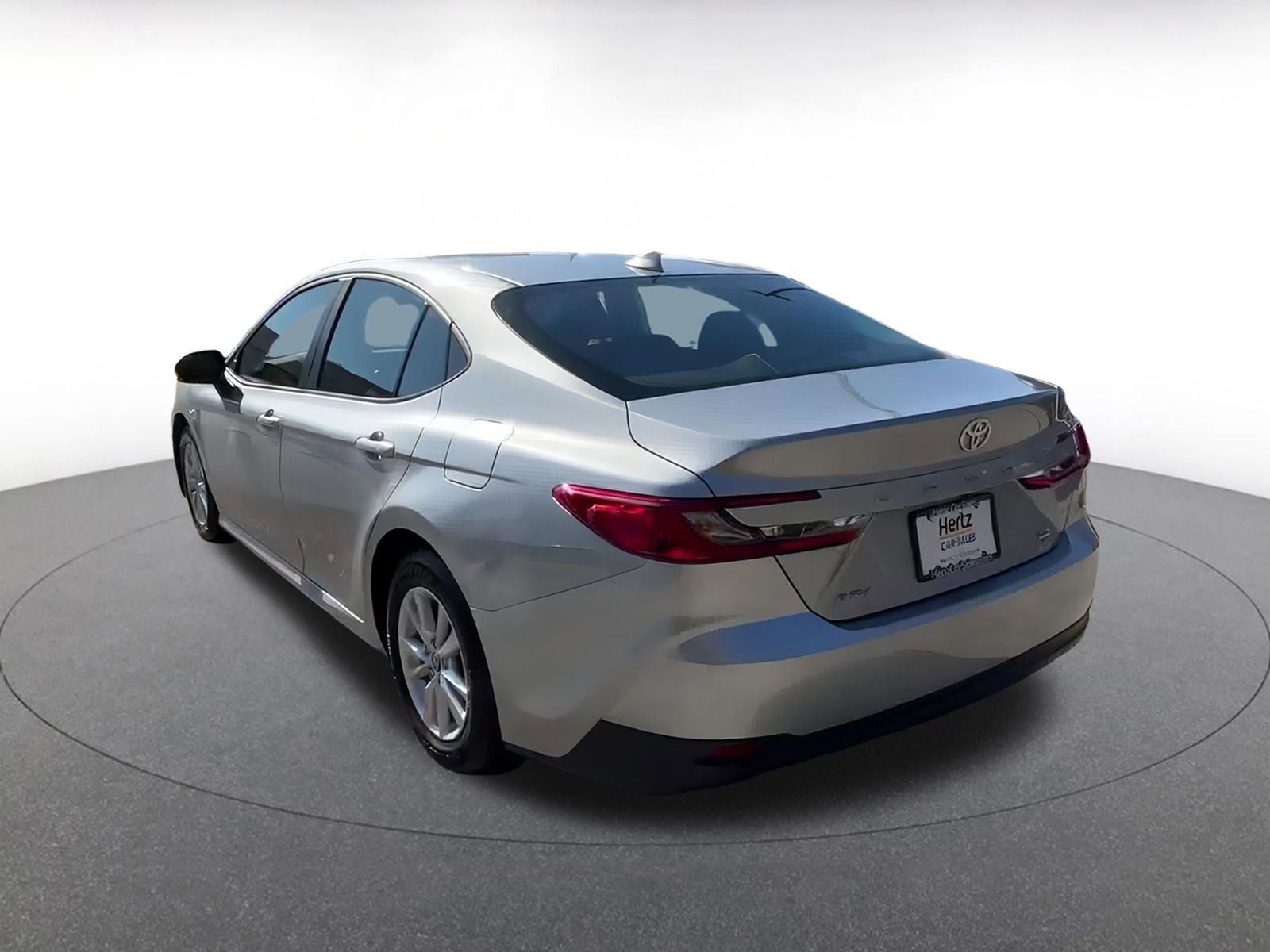 Used 2025 Toyota Camry LE image 11