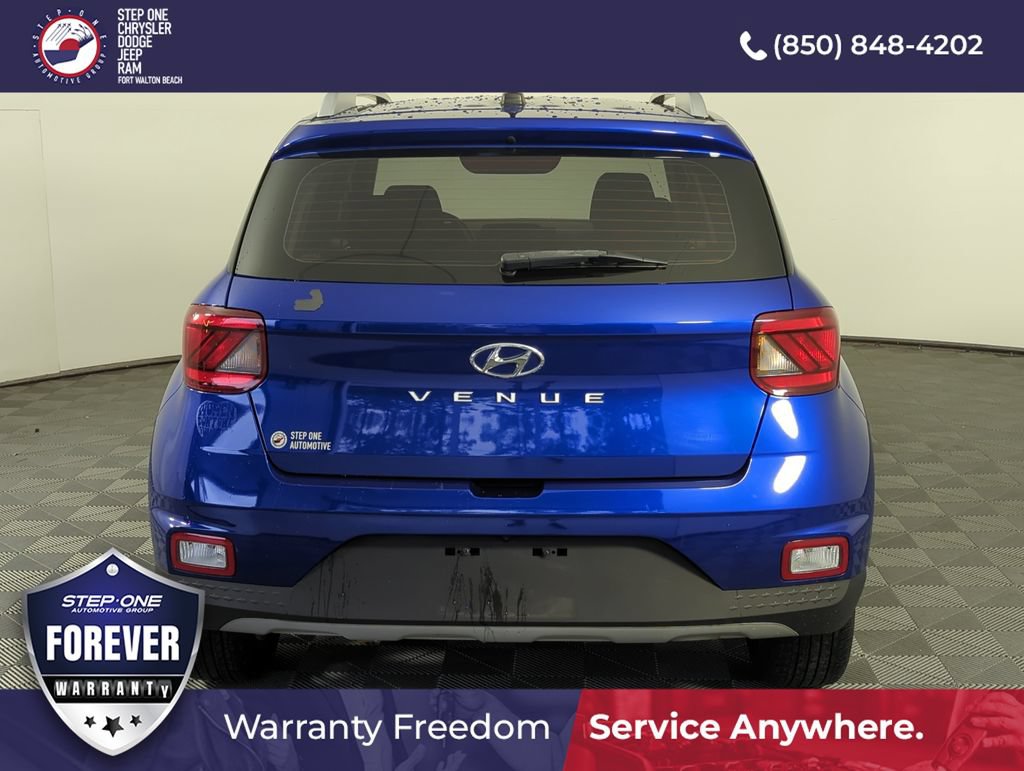 Used 2023 Hyundai Venue SEL FWD image 5