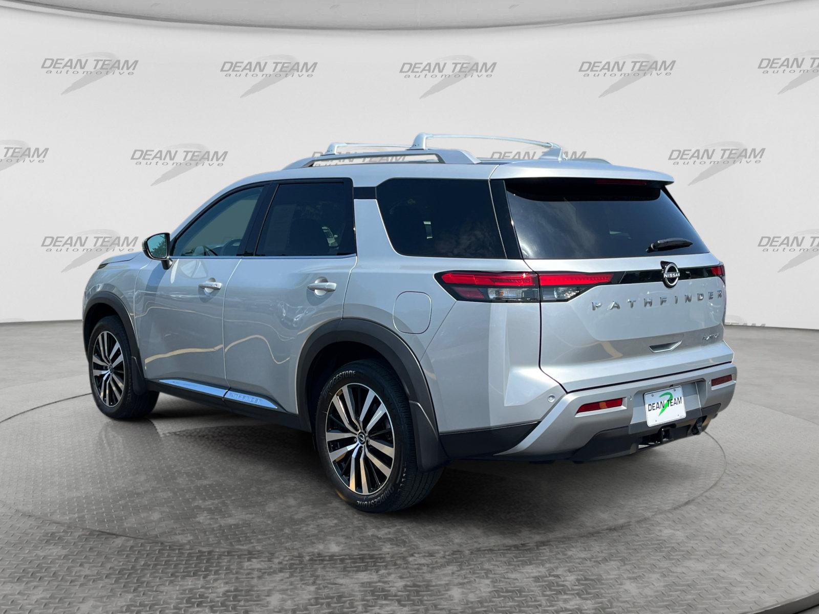 Used 2025 Nissan Pathfinder Platinum w/ Cargo Package FWD image 5