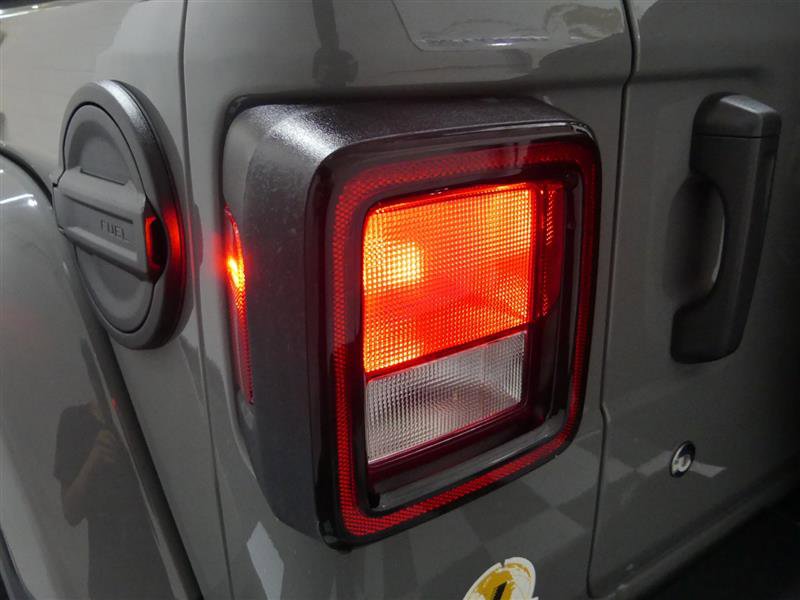 Used 2018 Jeep Wrangler Unlimited Sahara image 15