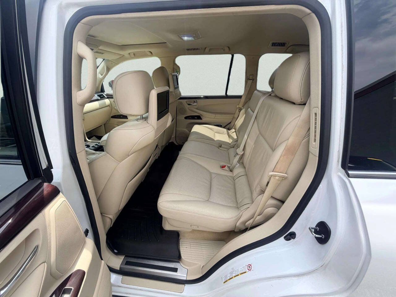Used 2013 Lexus LX 570 4WD w/ Luxury Pkg image 26
