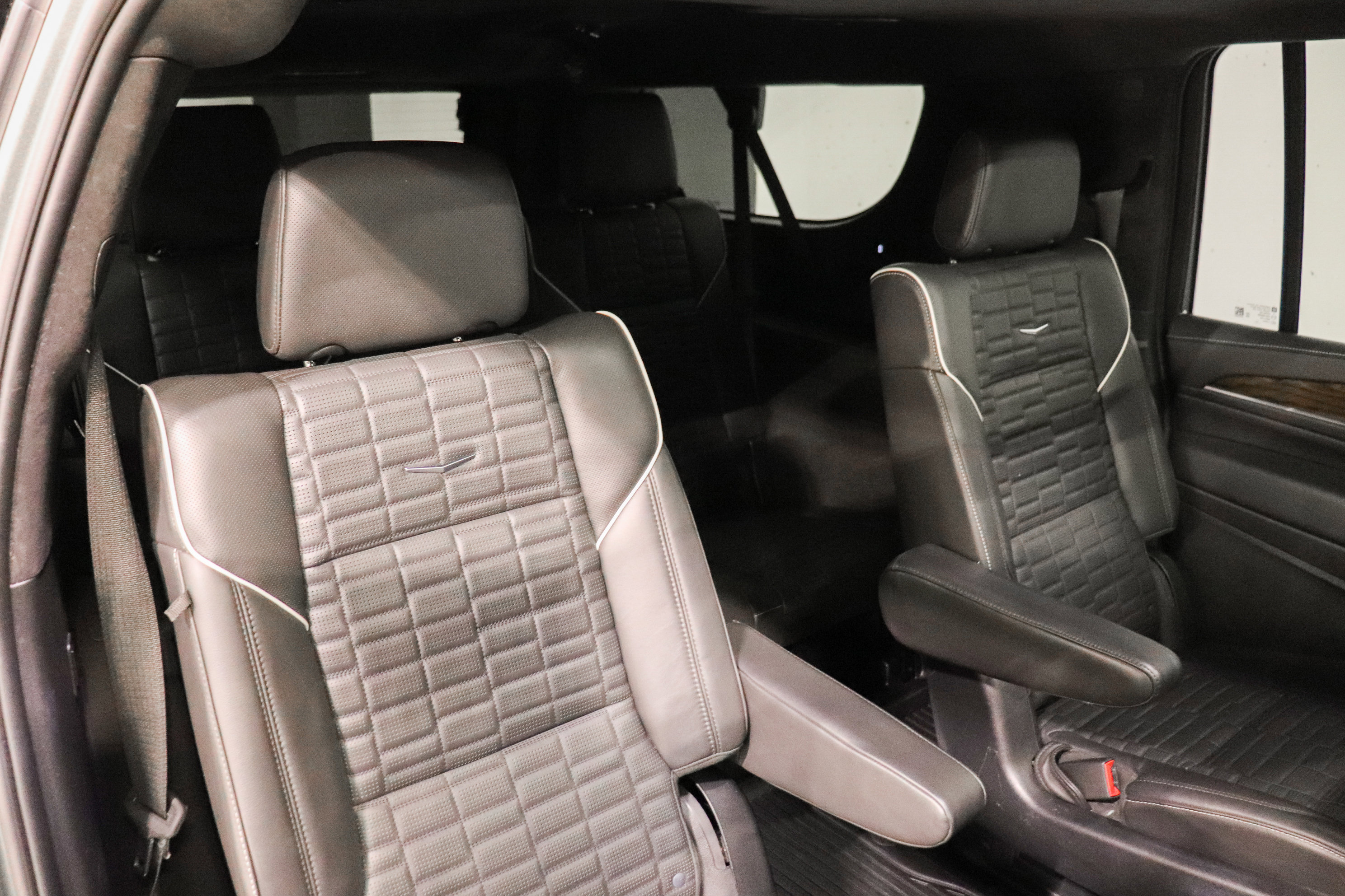 Used 2023 Cadillac Escalade ESV Sport Platinum w/ LPO, ONYX Package AWD/4WD image 21