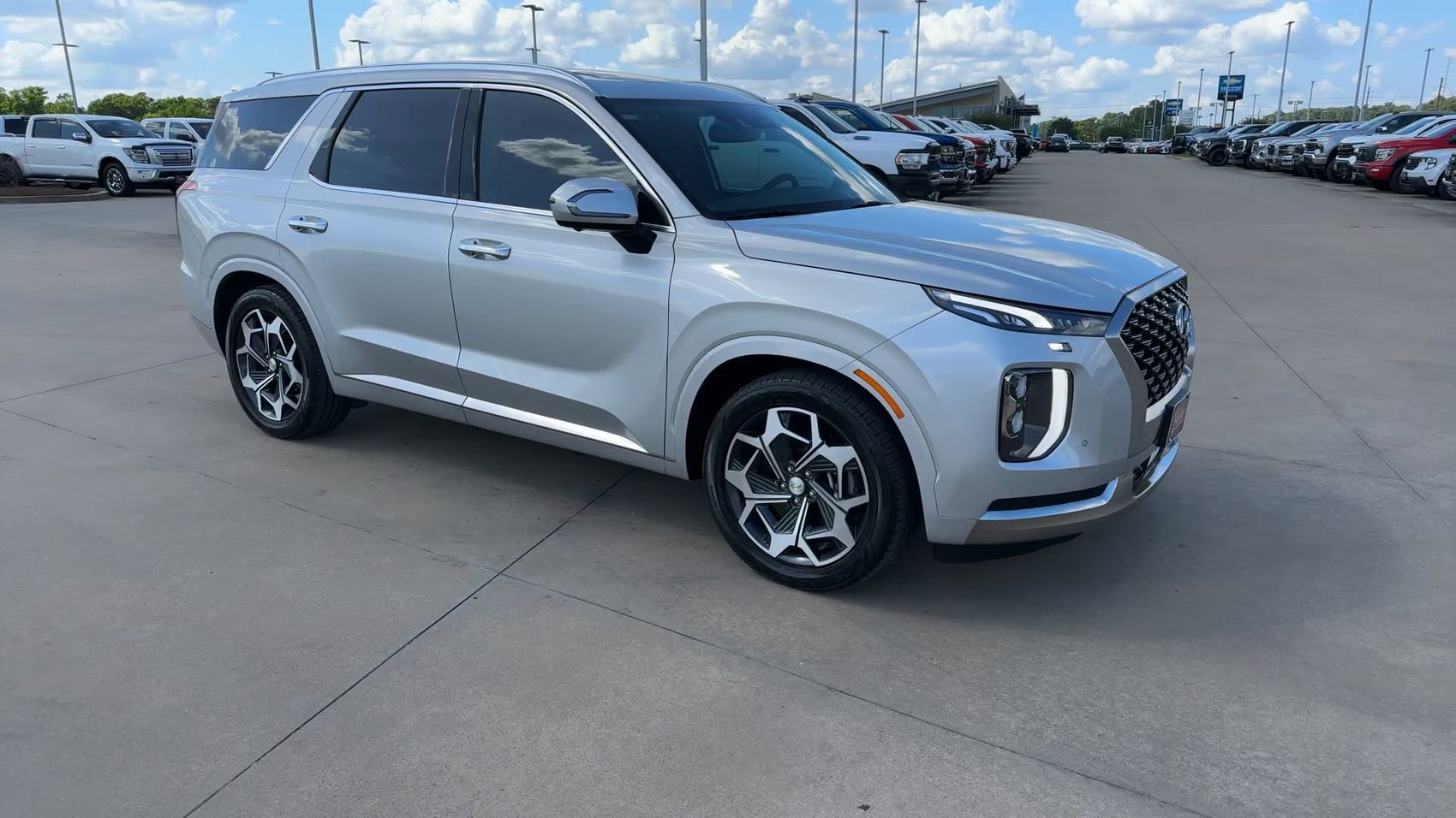 Used 2022 Hyundai Palisade Calligraphy FWD image 3