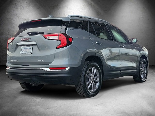 Used 2024 GMC Terrain SLT image 3