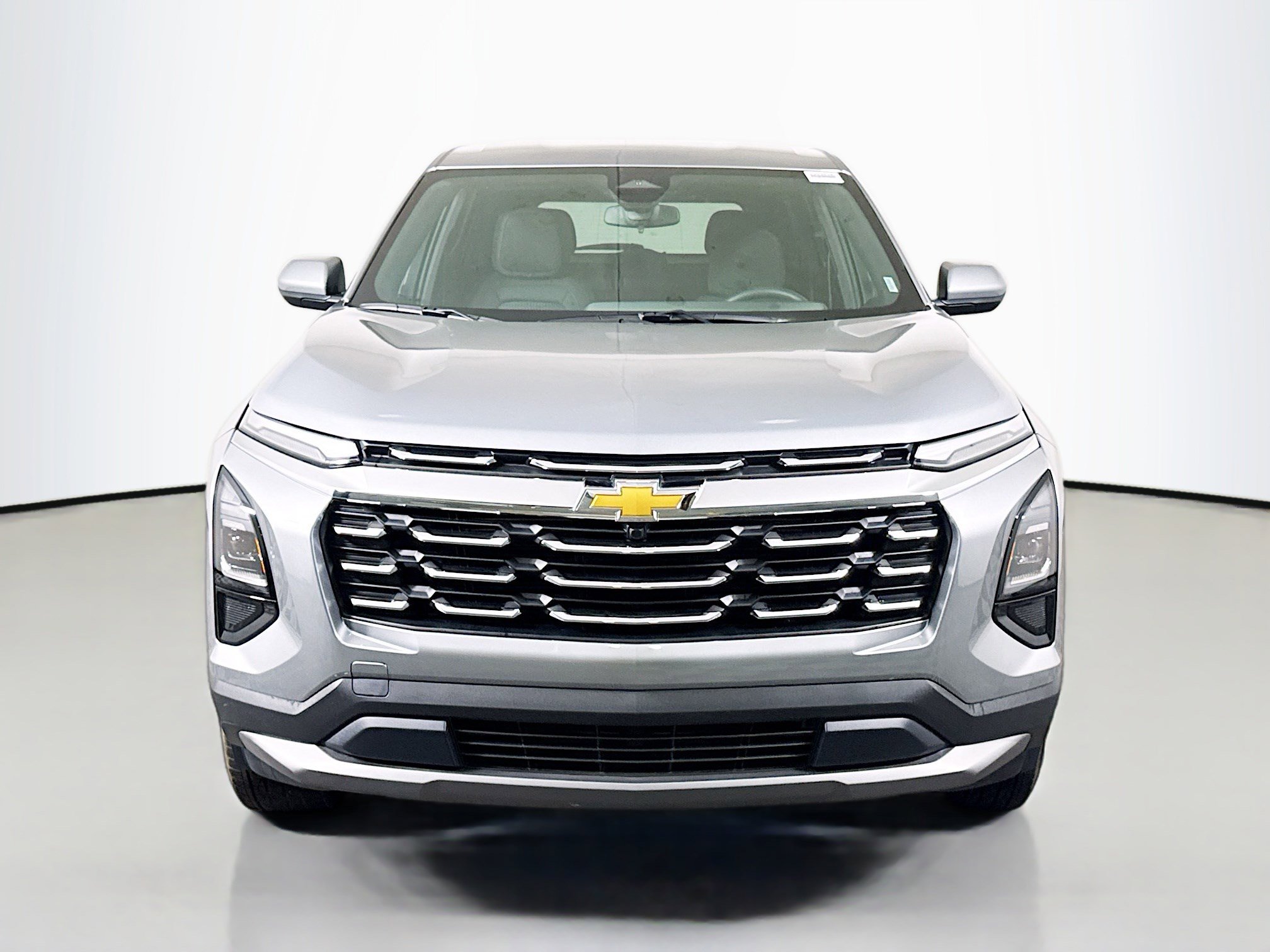Used 2026 Chevrolet Equinox LT image 2
