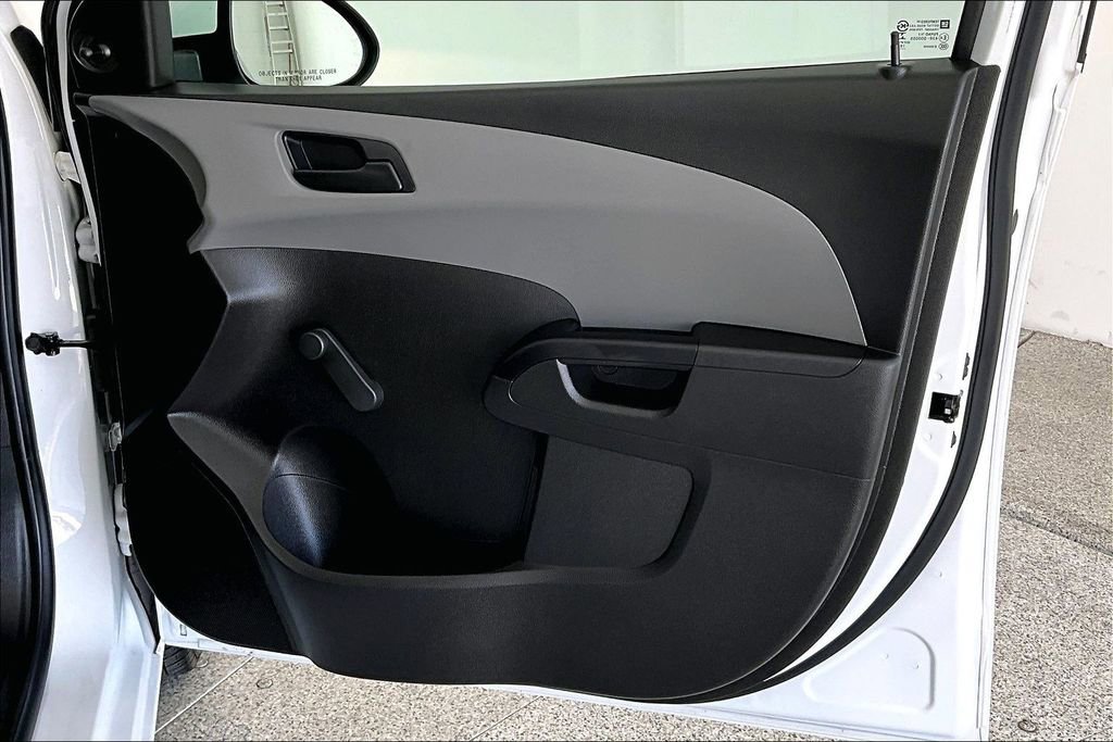 Used 2020 Chevrolet Sonic LT image 26