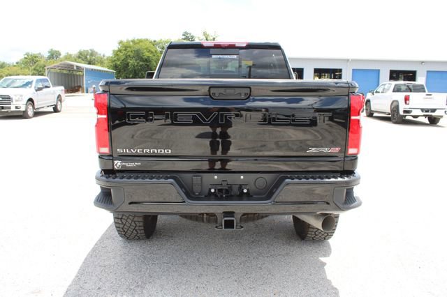 Used 2025 Chevrolet Silverado 2500 ZR2 w/ Technology Package image 9
