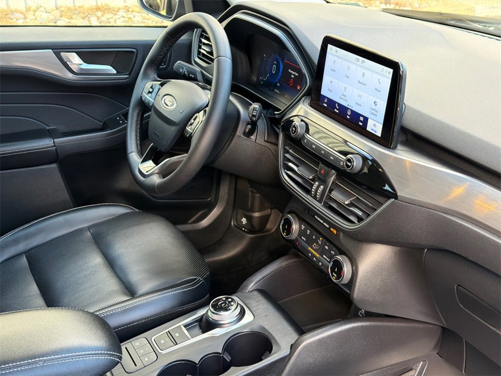 Used 2022 Ford Escape Titanium image 10