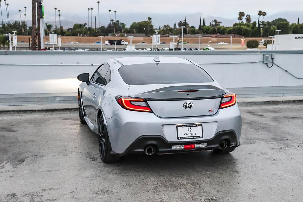Used 2022 Toyota GR86 Premium w/ ALL Weather Mat Package (TMS) RWD image 7