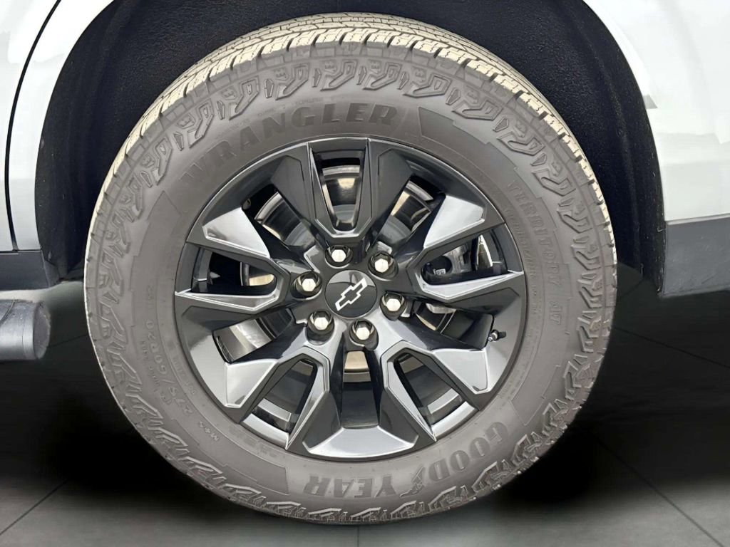 Used 2025 Chevrolet Tahoe Z71 w/ Comfort Package image 44