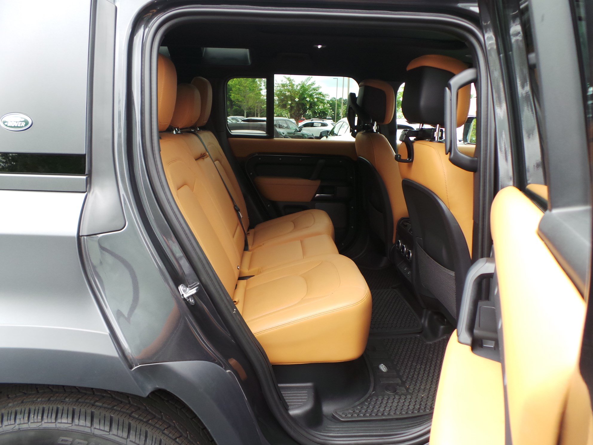 Used 2023 Land Rover Defender 110 V8 AWD/4WD image 44