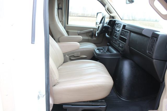 Used 2016 Chevrolet Express 3500 image 9