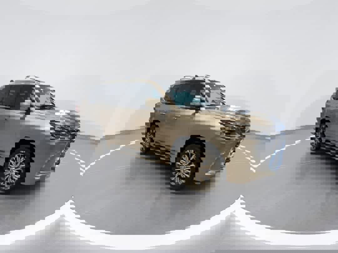 Used 2017 Lexus LX 570 4WD w/ Luxury Package image 2