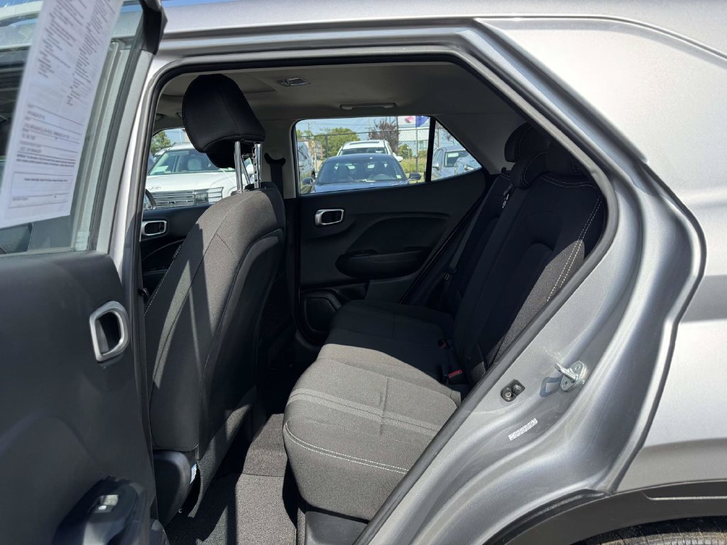 Used 2023 Hyundai Venue SEL FWD image 12