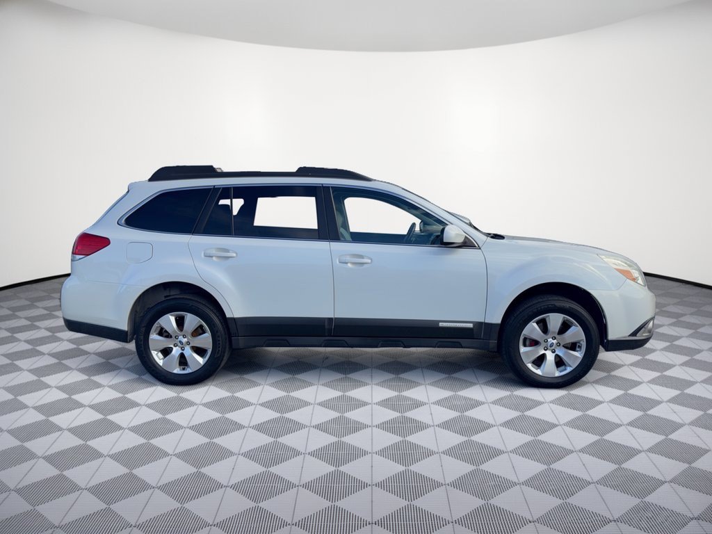 Used 2012 Subaru Outback 3.6R Limited w/ Moonroof Pkg AWD/4WD image 8