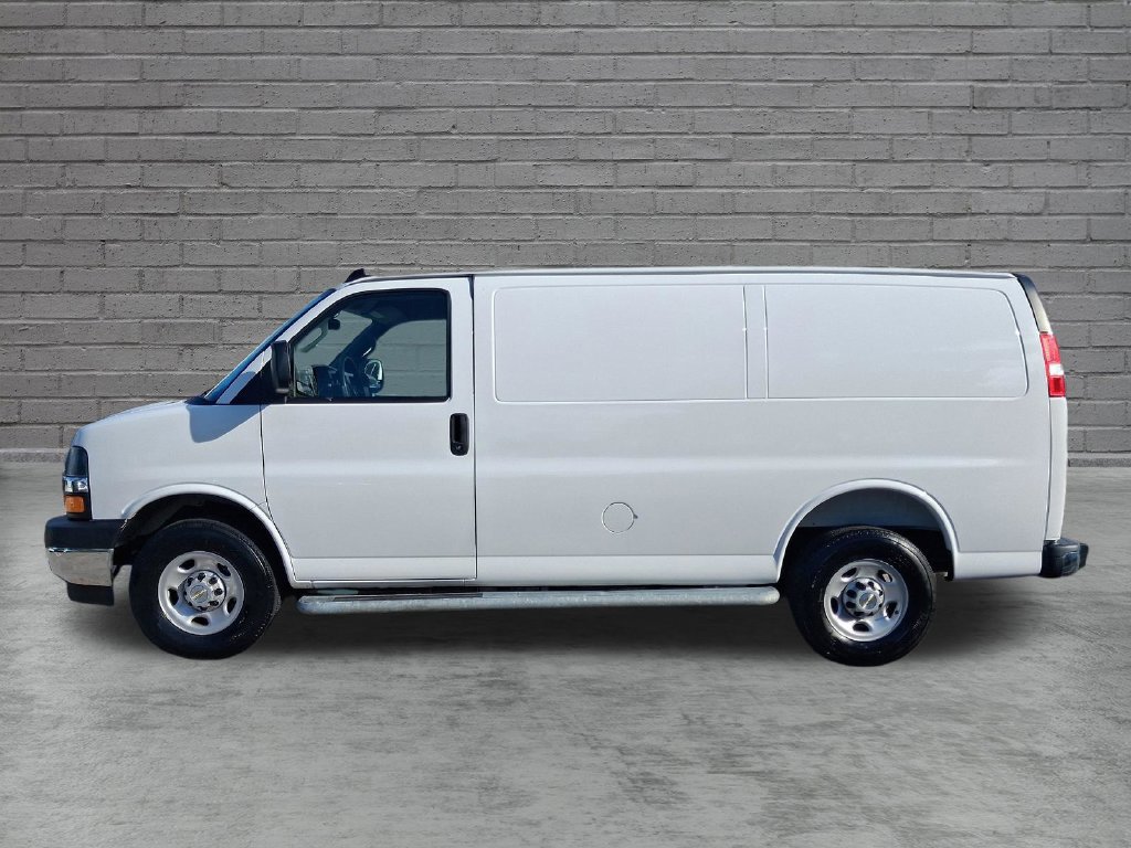 Used 2025 Chevrolet Express 2500 w/ Driver Convenience Package RWD image 4