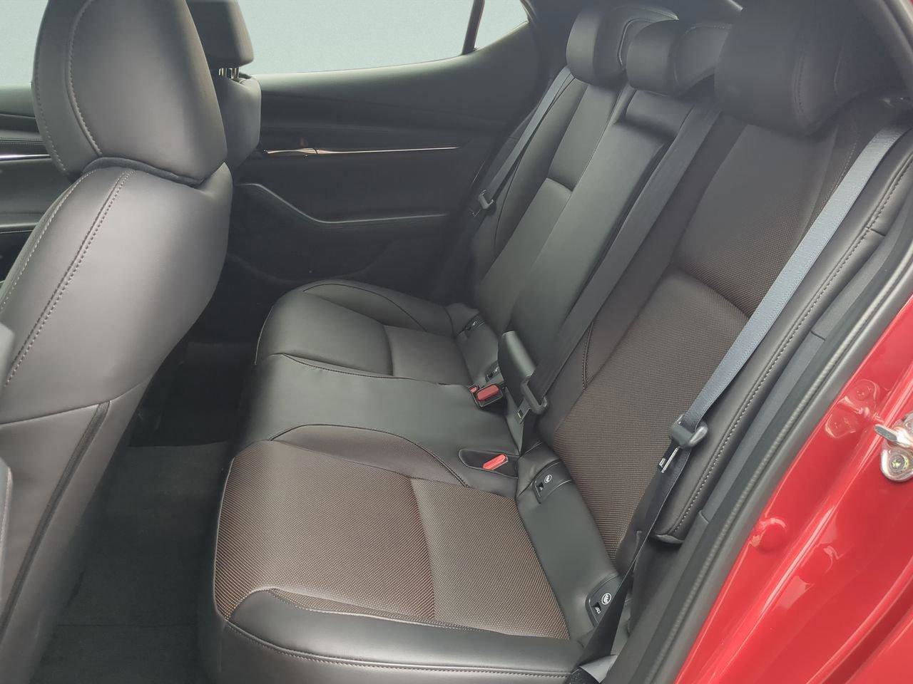 Certified 2025 MAZDA MAZDA3 Hatchback w/Premium Plus Pkg image 12