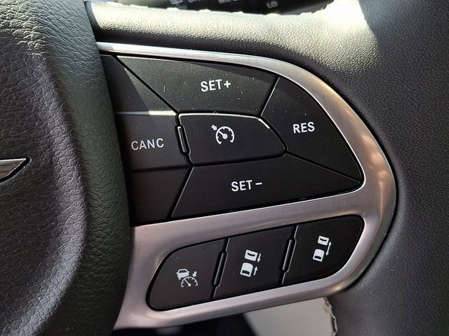 Used 2024 Chrysler Pacifica Touring-L image 19