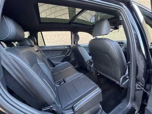 Used 2022 Volkswagen Tiguan SEL R-Line AWD/4WD image 16