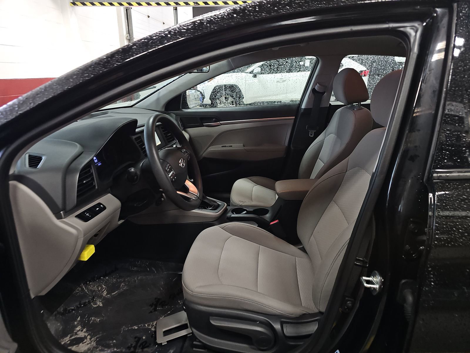 Used 2020 Hyundai Elantra SE image 10