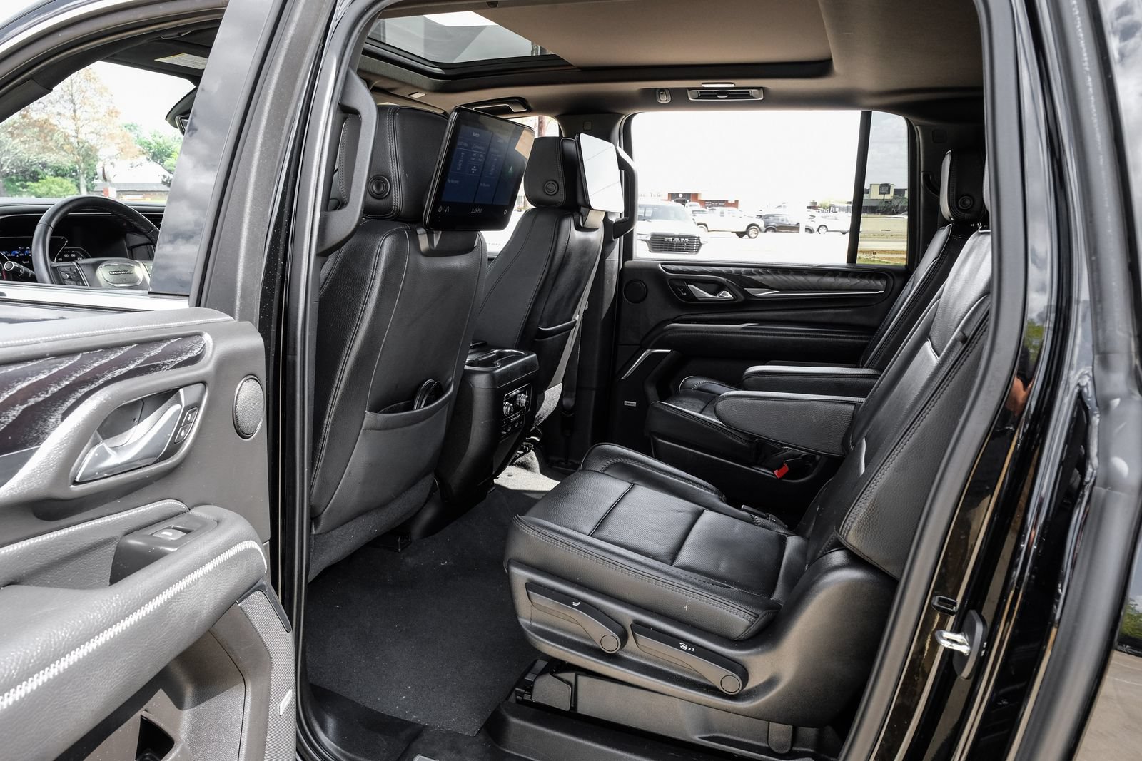 Used 2021 GMC Yukon XL Denali w/ Denali Premium Package RWD image 53