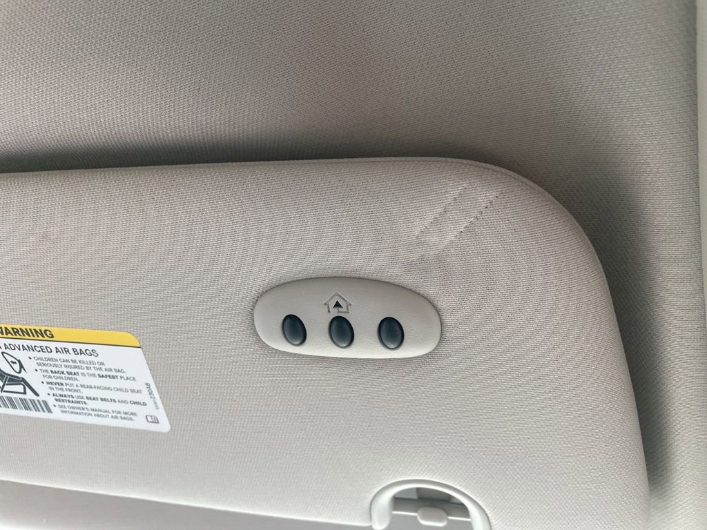 Used 2014 Chrysler Town & Country Touring image 39