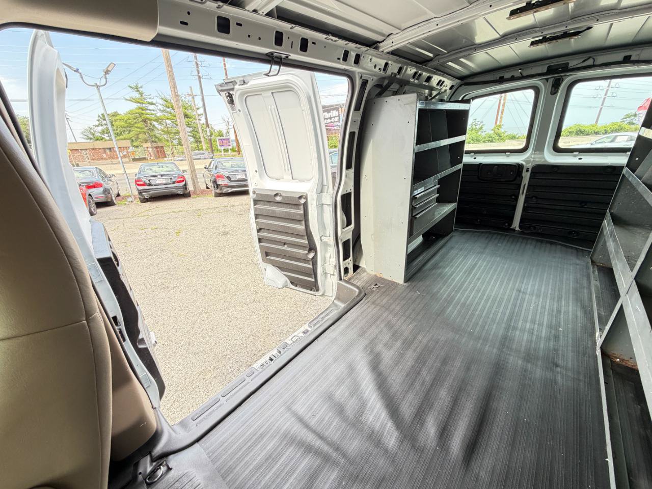 Used 2019 GMC Savana 3500 RWD image 34