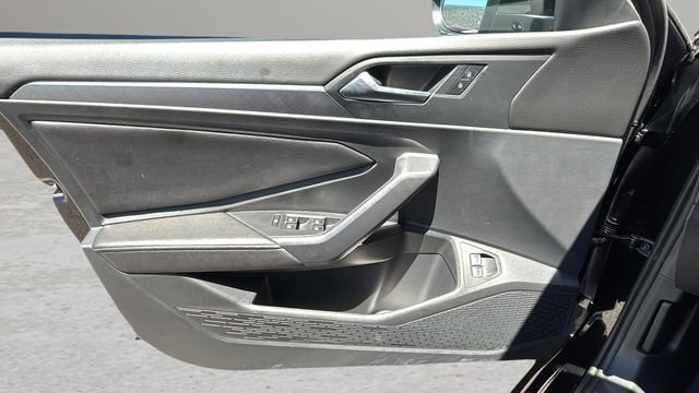 Used 2023 Volkswagen Jetta SE w/ Panoramic Sunroof Package FWD image 17