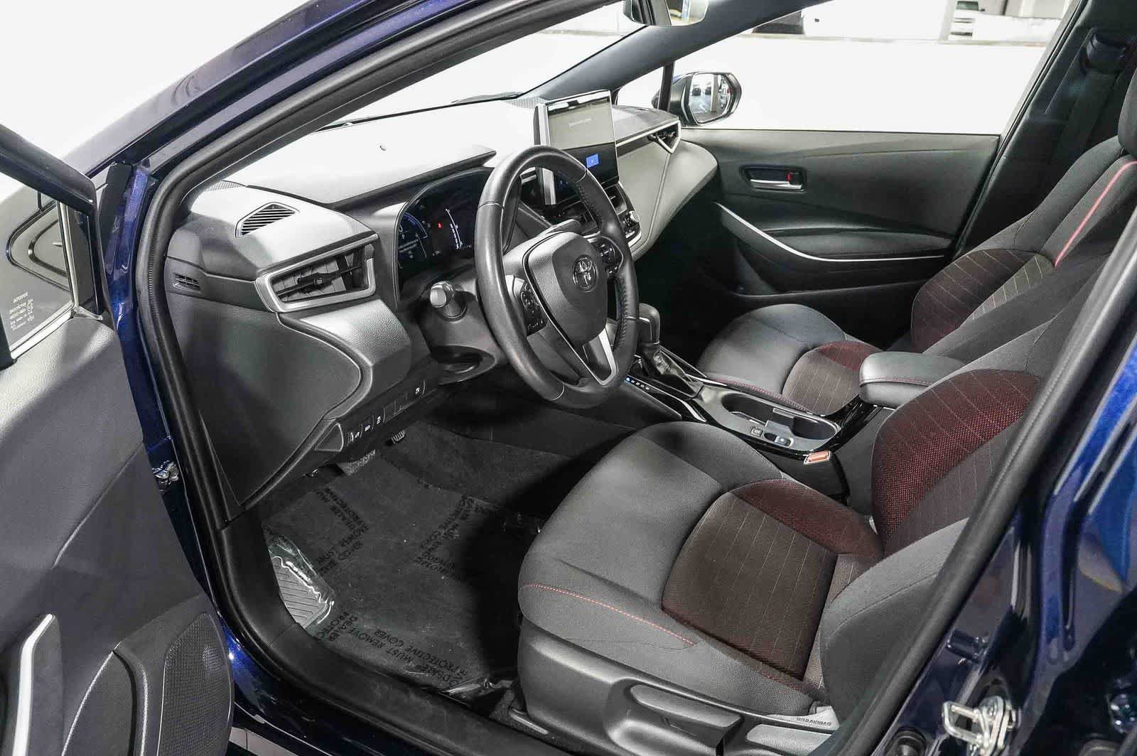 Certified 2025 Toyota Corolla SE w/ SE Premium Package FWD image 18