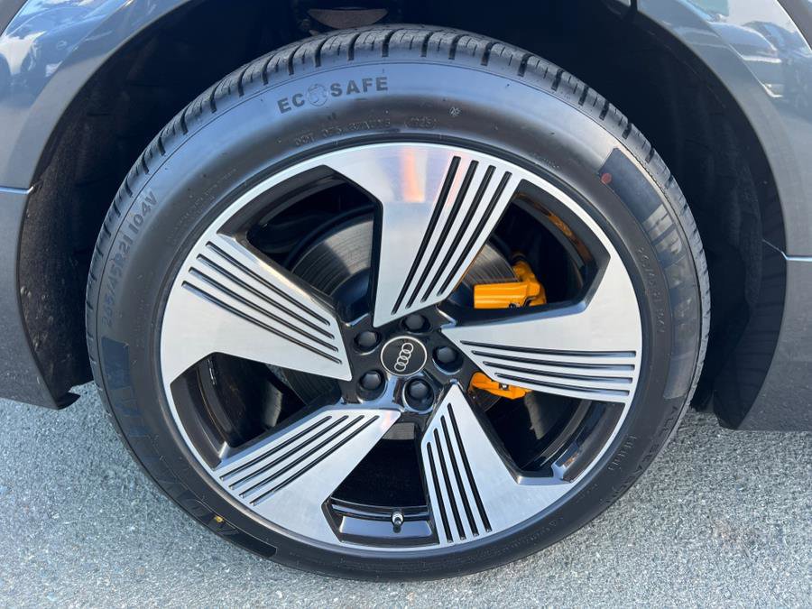 Used 2023 Audi e-tron Premium Plus w/ Premium Plus Package image 52