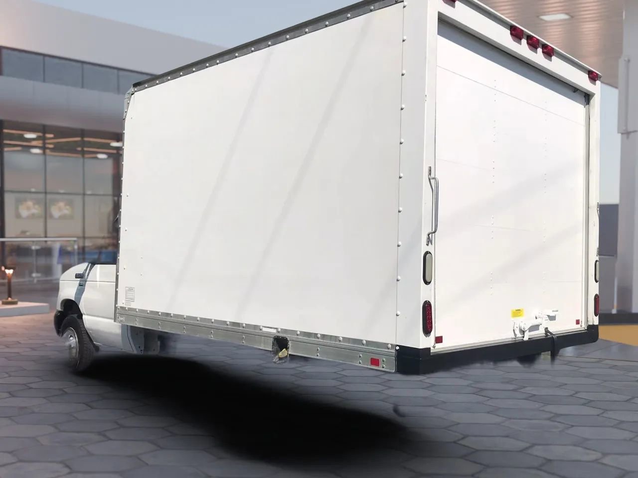 Used 2014 Ford E-350 and Econoline 350 Super Duty RWD image 9