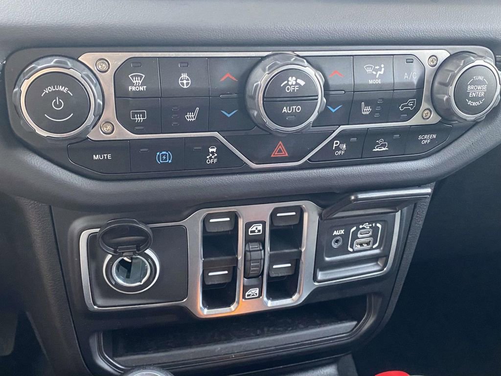 Used 2025 Jeep Wrangler Unlimited Sahara w/ Safety Group image 27