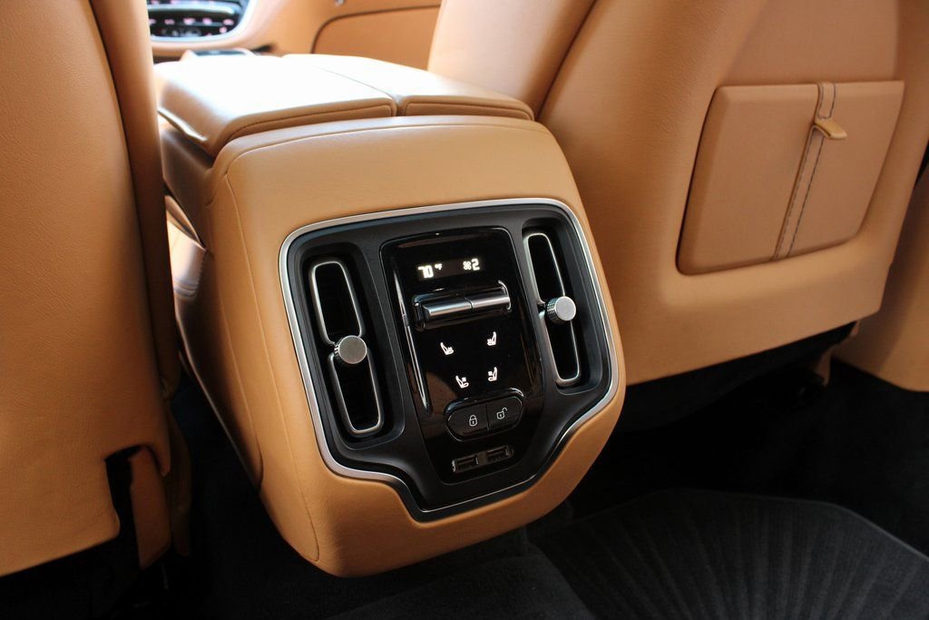 Used 2021 Aston Martin DBX image 26