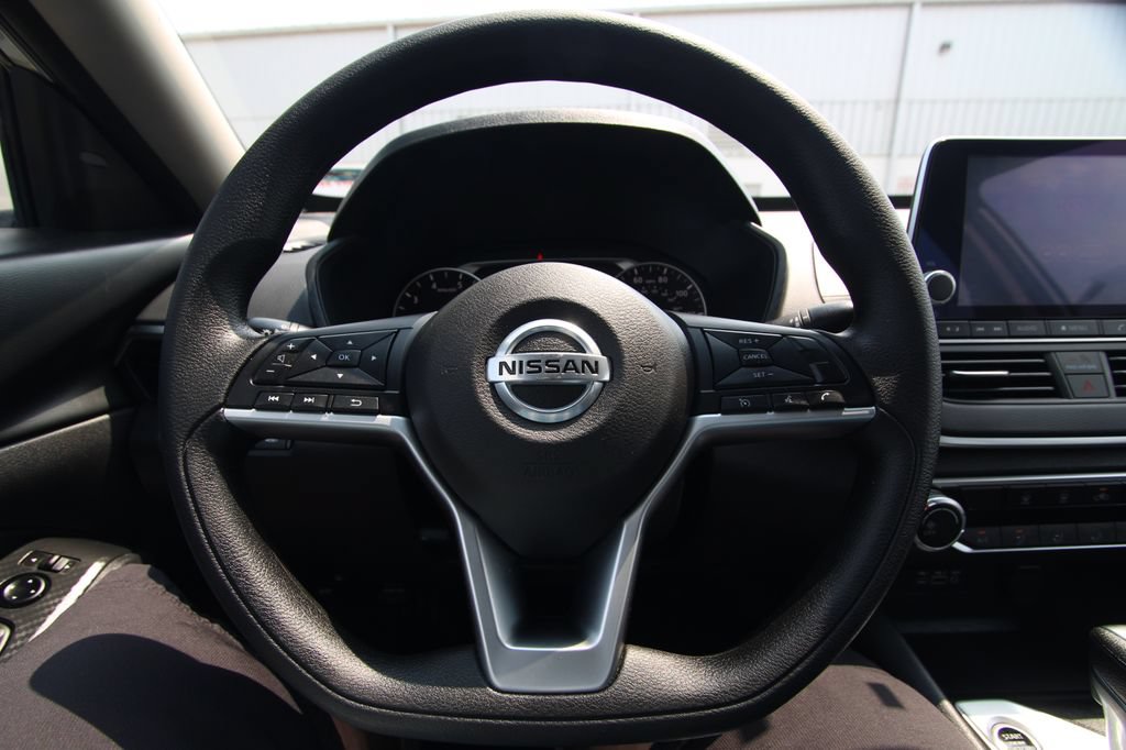 Used 2022 Nissan Altima 2.5 SV FWD image 17