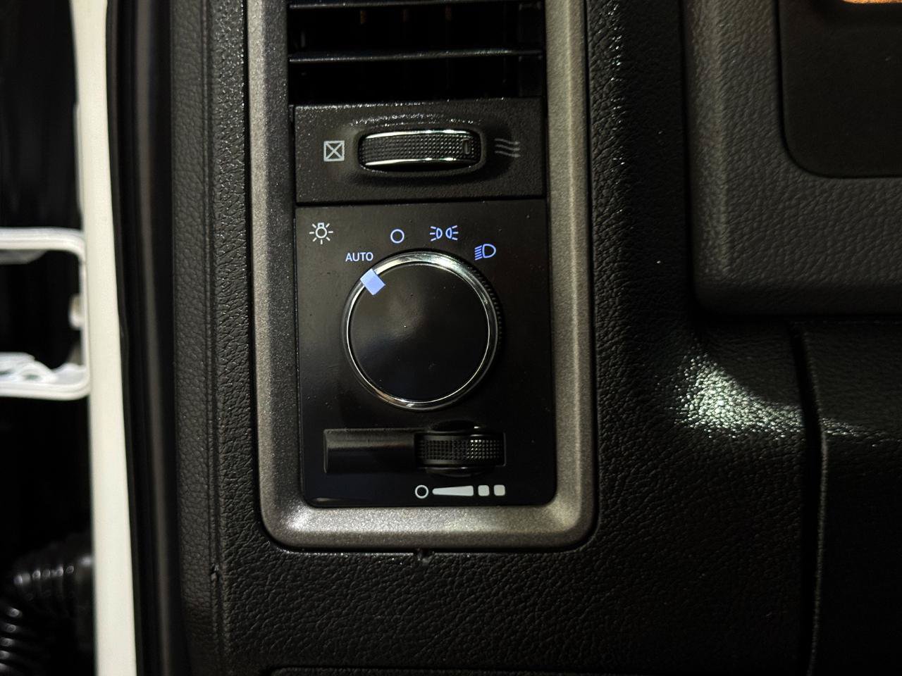 Used 2015 RAM 4500 Tradesman w/ Chrome Appearance Group AWD/4WD image 28