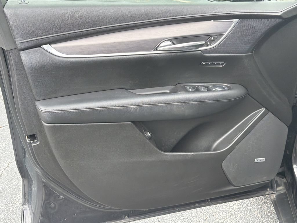 Used 2017 Cadillac XT5 Luxury w/ Driver Awareness Package FWD image 14