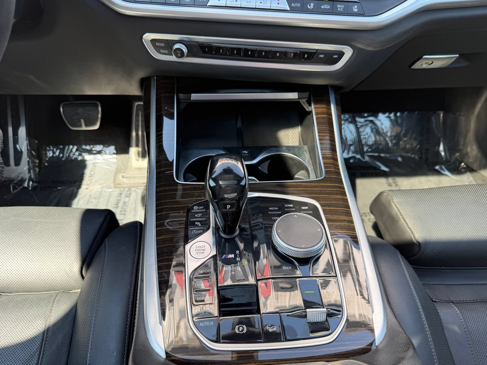 Used 2021 BMW X7 M50i w/ Dynamic Handling Package AWD/4WD image 16