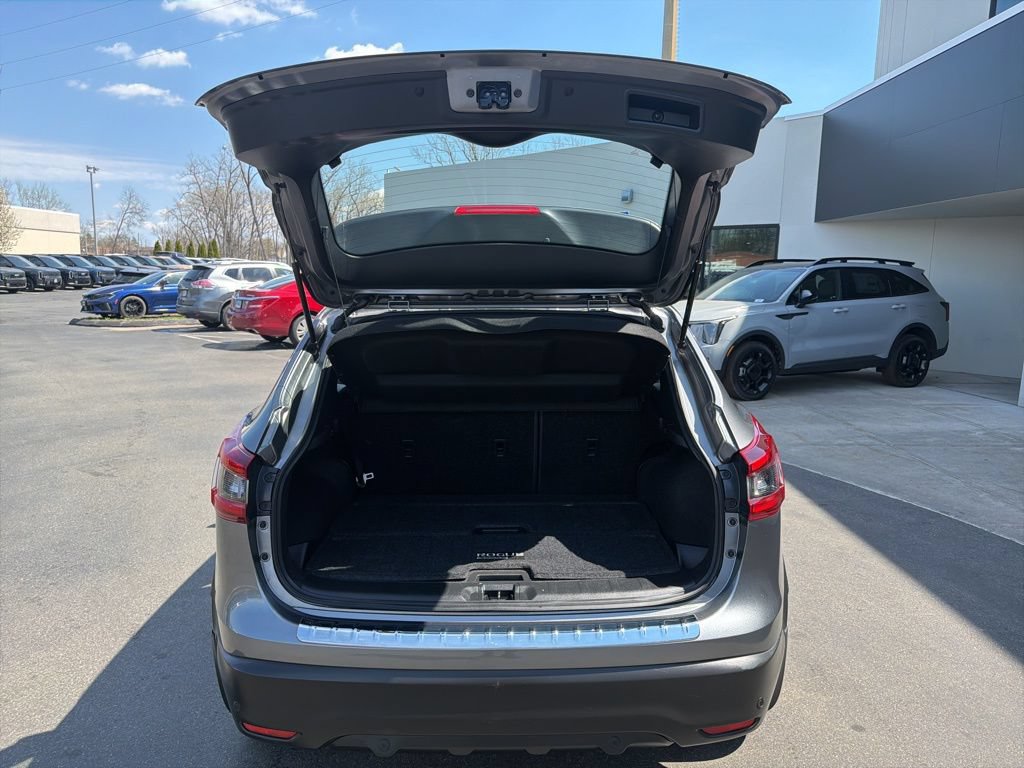Used 2022 Nissan Rogue Sport SL AWD/4WD image 16