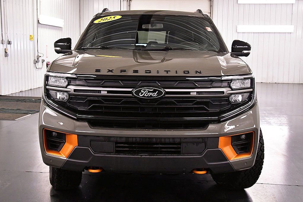 Used 2025 Ford Expedition Tremor image 2