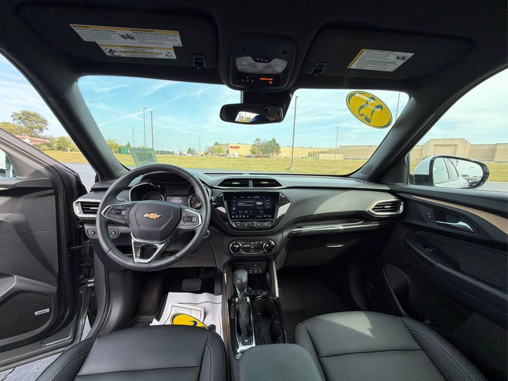 Used 2023 Chevrolet TrailBlazer ACTIV w/ Technology Package AWD/4WD image 25