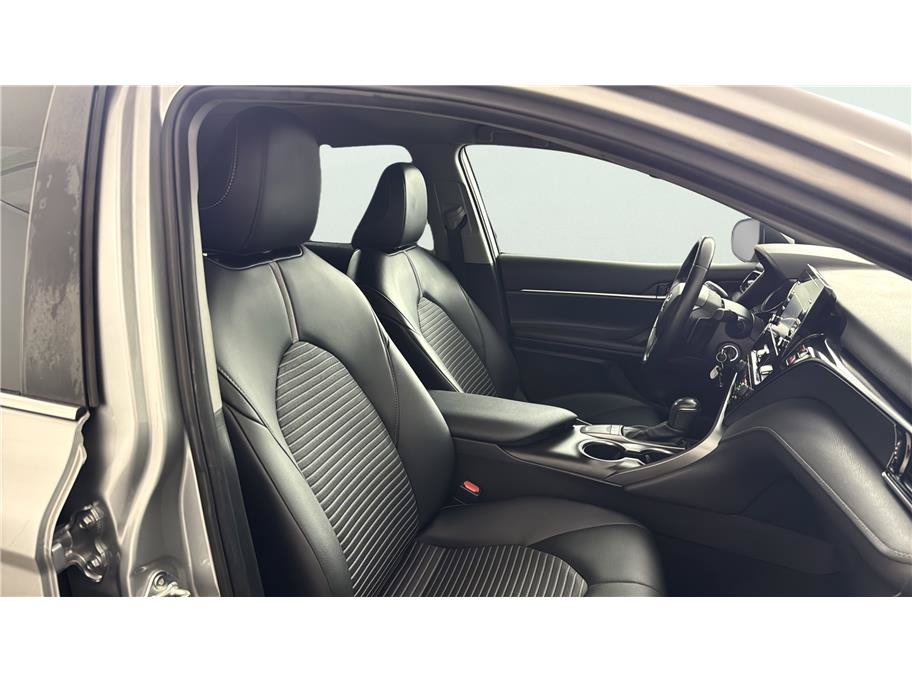 Used 2022 Toyota Camry SE w/ Carpet Mat Package (TMS) FWD image 19