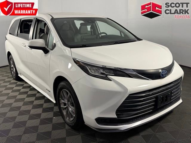 Used 2021 Toyota Sienna LE FWD image 1